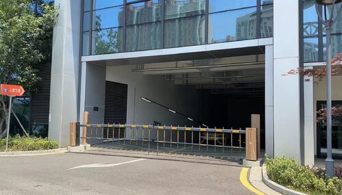 Laatste bedrijfscasus over DZE4 Barrier Gate for Industrial Park Underground Parking Entrance