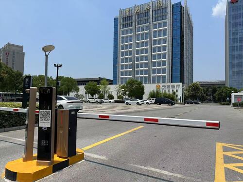 Laatste bedrijfscasus over E40Pro Barrier Gate for Business Park Parking Lot